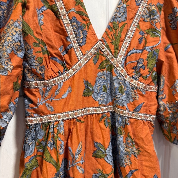 Elegant Long Sleeve Floral Dress - Picture 2 of 9